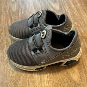 Nautica size 7 pull on sneakers